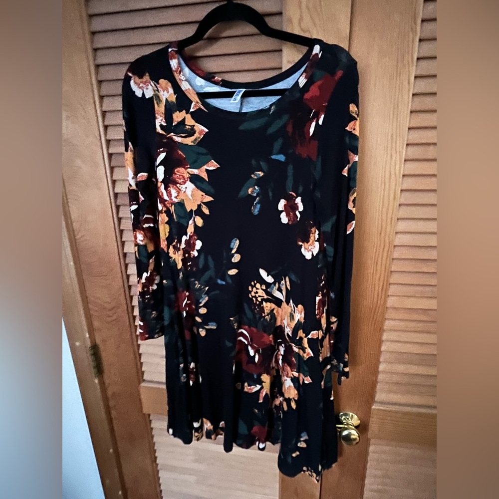 HiMone multicolor floral long sleeve dress with pockets size small